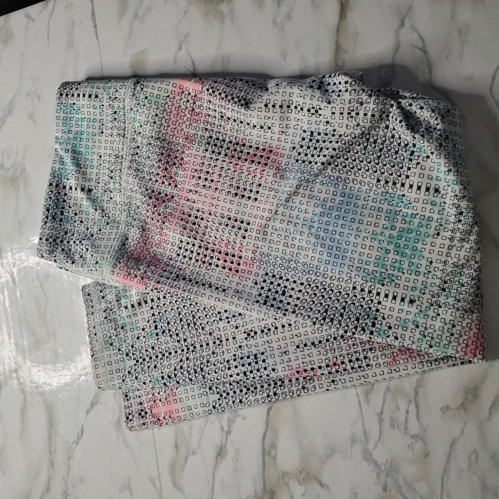 Fabletics Cropped Geometric Pattern Leggings M - image 3